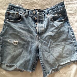 Levi’s high waisted, blue jeans, short, midi thigh short size 29